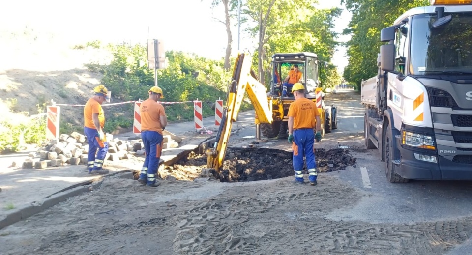 Na ulicy Starkiewicza w Szczecinie zapadła się jezdnia [AKTUALIZACJA]