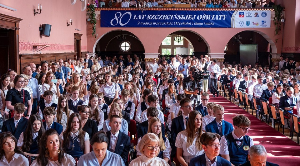 Młodzi uczniowie otrzymali nagrody od prezydenta Szczecina
