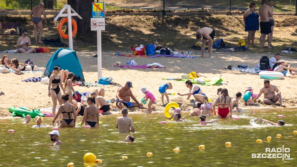 Oblężona plaża nad jeziorem Głębokim [ZDJĘCIA]