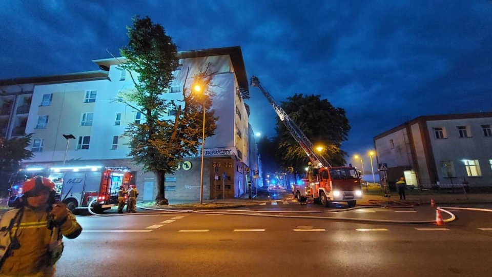 Pożar poddasza w Świnoujściu. Ewakuowano 70 osób [ZDJĘCIA]