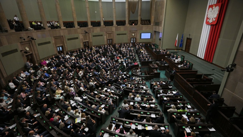 Posłowie na sali plenarnej Sejmu, 3 bm. W ostatnim dniu posiedzenia izba m.in. przeprowadzi pierwsze czytanie prezydenckiego projektu nowelizacji ustaw o IPN i Kodeksu karnego. Posłowie będą też głosowali m.in. nad poselskim projektem nowelizacji Kodeksu pracy. PAP/Marcin Obara