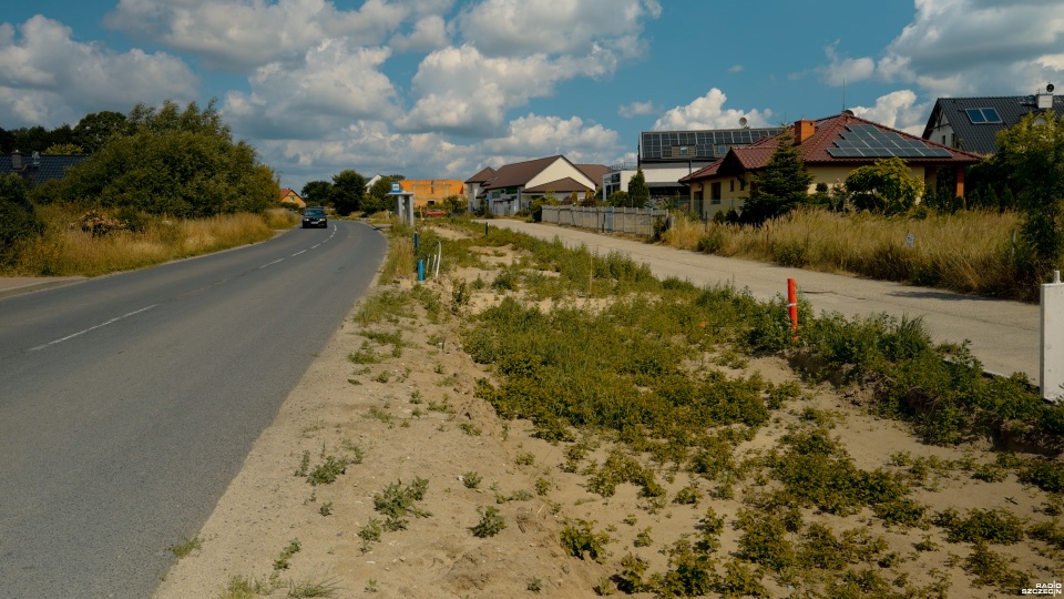 Pierwsze efekty nowej inwestycji w Dobrej. Ucieszą się piesi i rowerzyści [WIDEO, ZDJĘCIA]