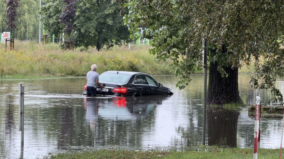 Ulice w Szczecinie zalane, alerty prawie w całym kraju