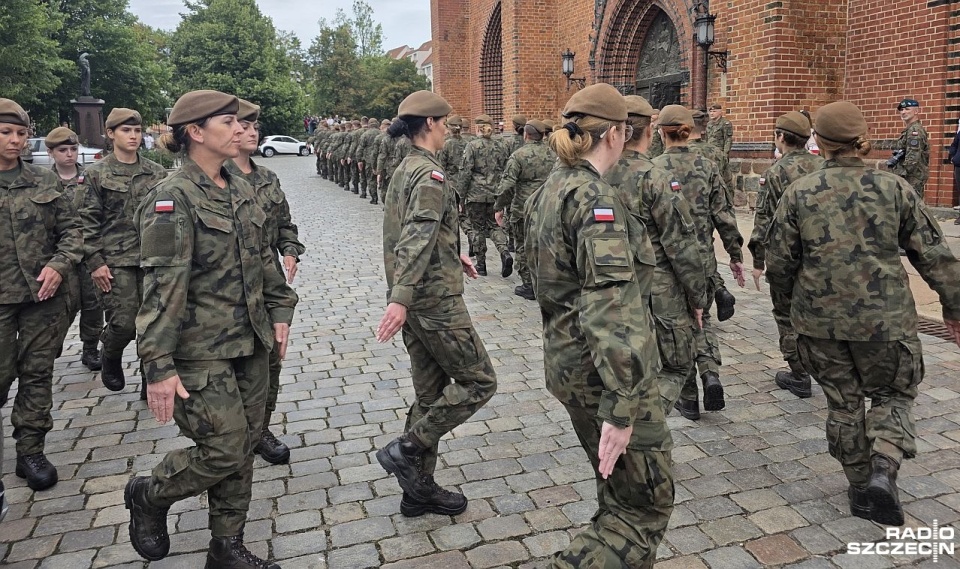 Żywy znak Polski Walczącej przed Bazyliką Archikatedralną