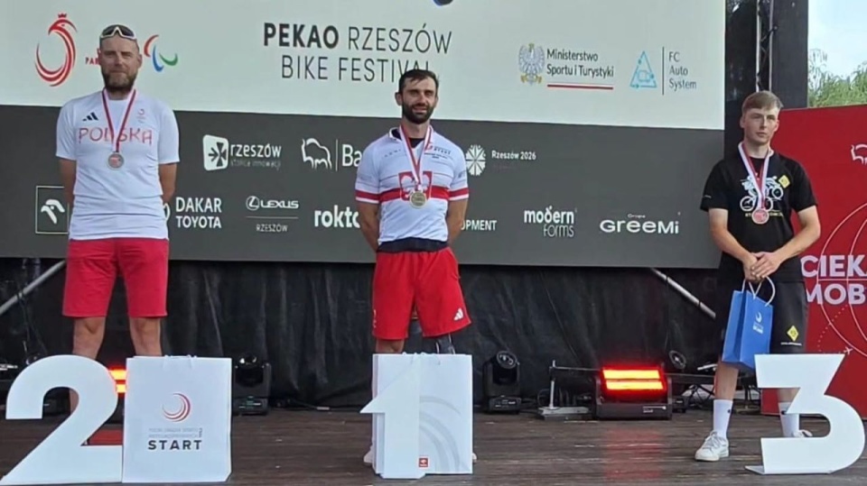 Zawodnicy Startu Szczecin z medalami MP