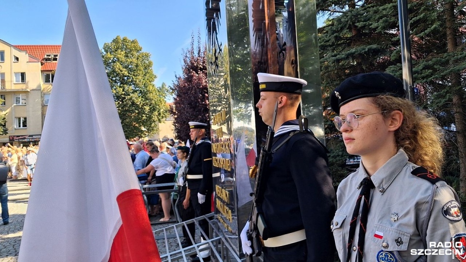 Świnoujścianie oddają hołd marynarzom i żołnierzom