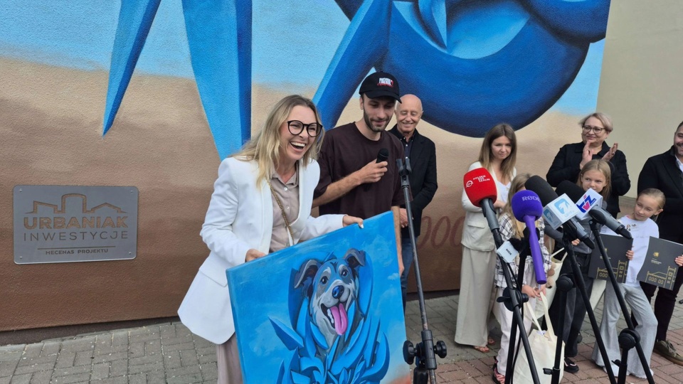 Pokochaj zwierzaka i adoptuj ze schroniska - mural z przesłaniem w Szczecinku