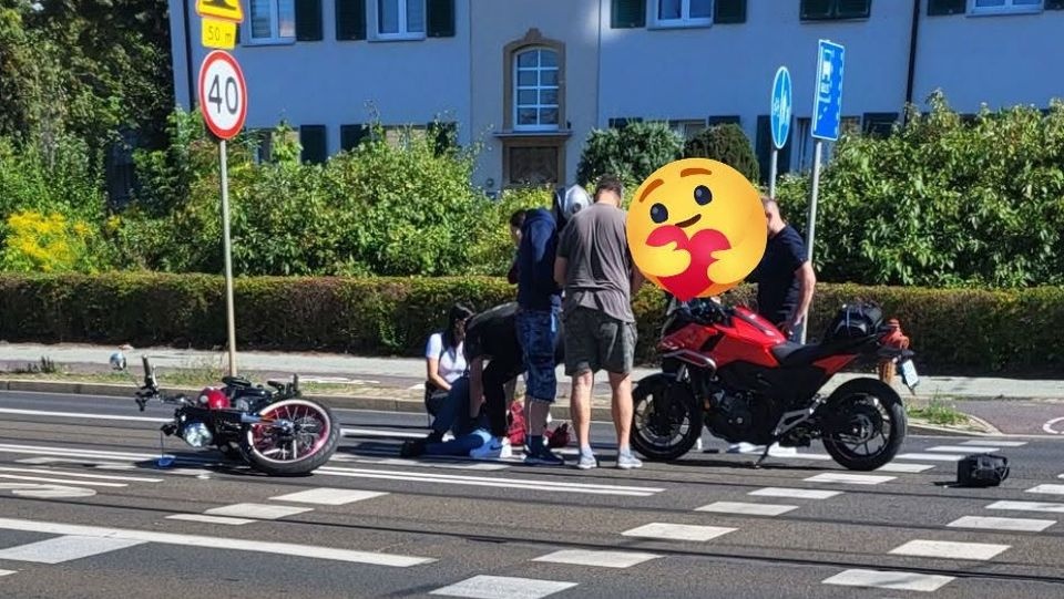 Na ul. Arkońskiej motocykl zderzył się z samochodem [ZDJĘCIA]