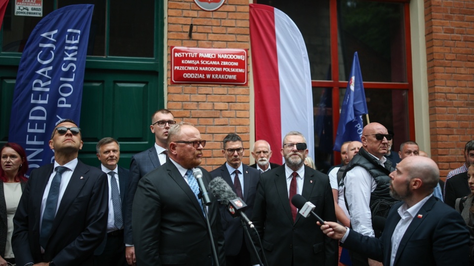 Grzegorz Braun z zarzutem zaprzeczania zbrodniom nazistowskim