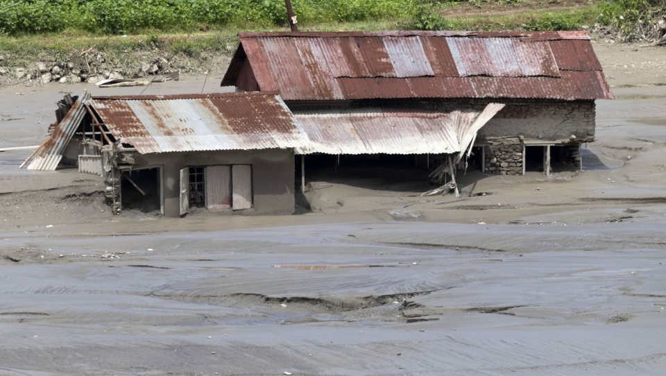 Nepal: większa liczba ofiar i zaginionych