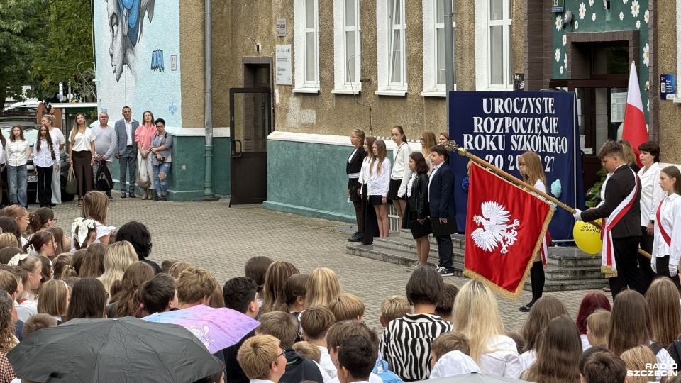 Młodzież wróciła do szkół. Reakcje uczniów są... różne