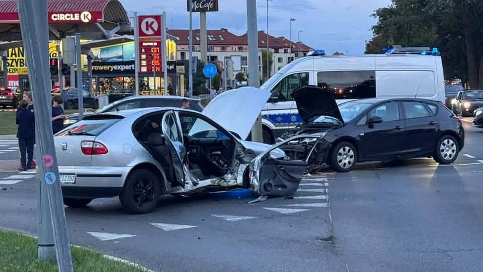 Dwie osoby trafiły do szpitala w wyniku wypadku na ul. Ku Słońcu w Szczecinie