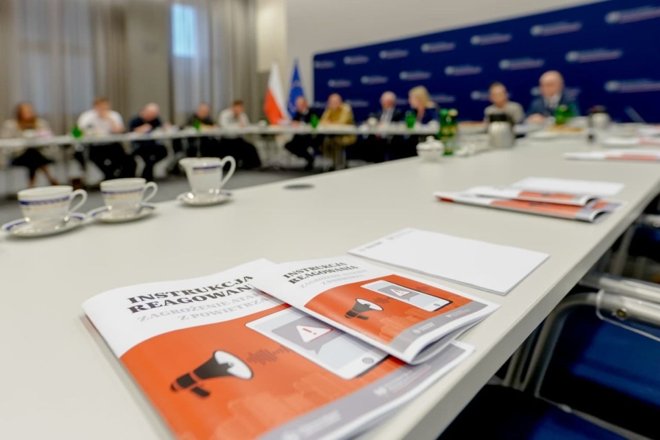 Przygotowanie na atak z powietrza. Ministerstwo udostępnia instrukcję