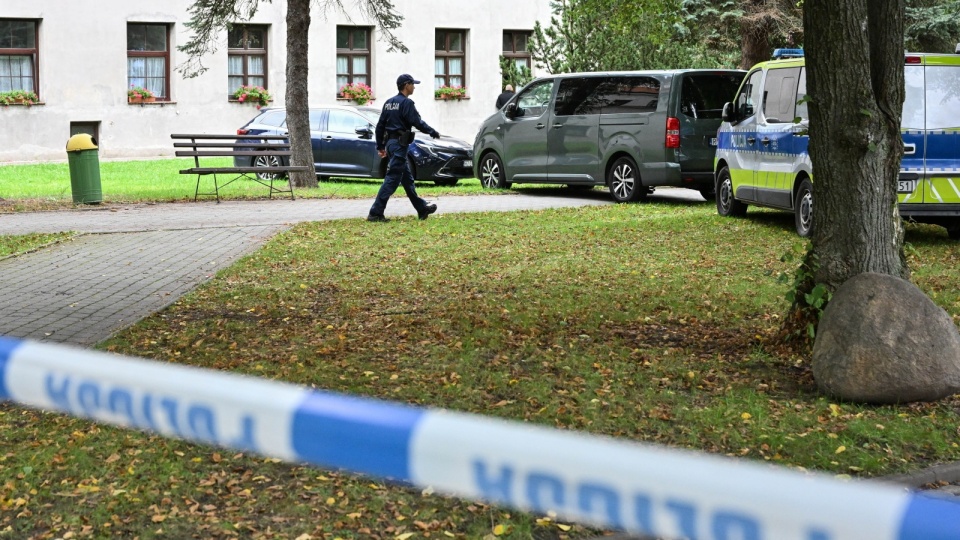 Dwa zarzuty dla nożownika, który śmiertelnie ranił księdza w Jarosławcu