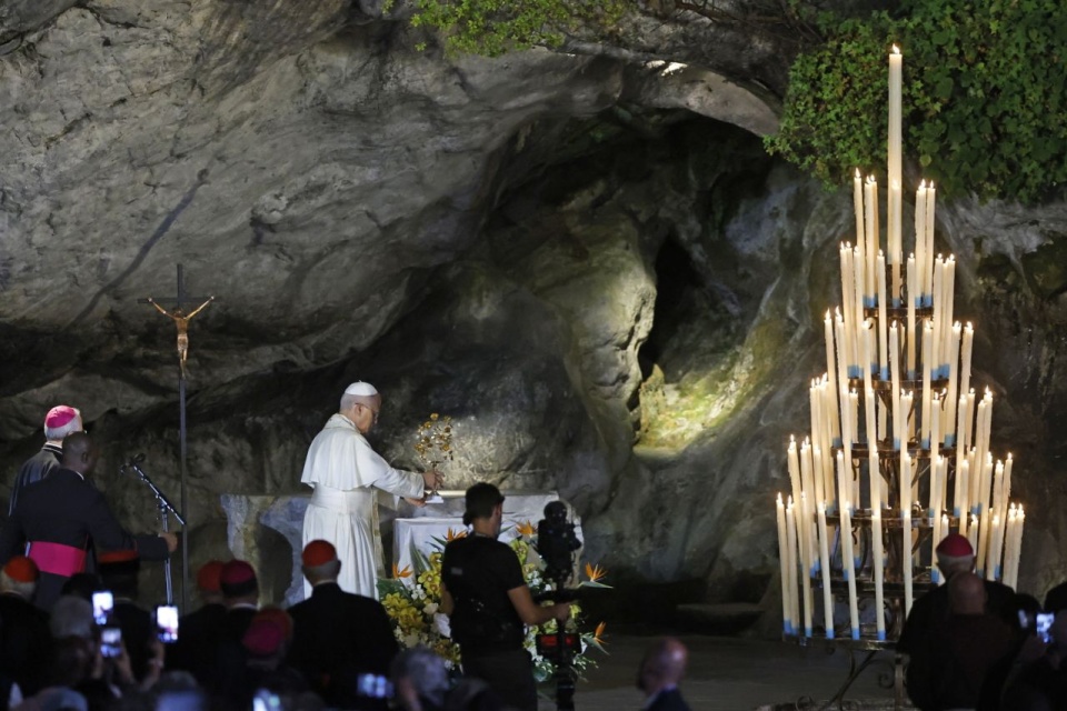 Papież we Francji. W niedzielę wizyta w sanktuarium w Lourdes