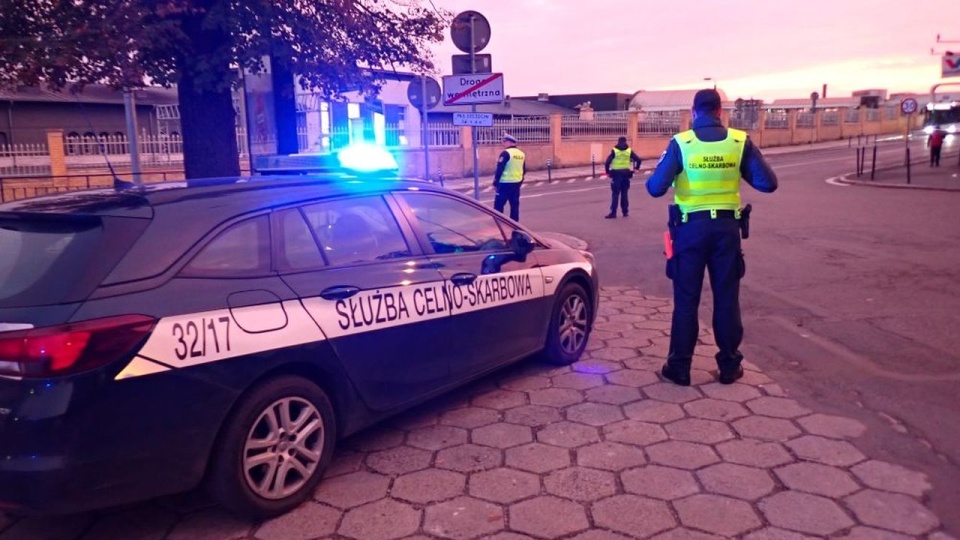 Służby skontrolowały kilkaset taksówek i pojazdów świadczących usługi przewozu [ZDJĘCIA]