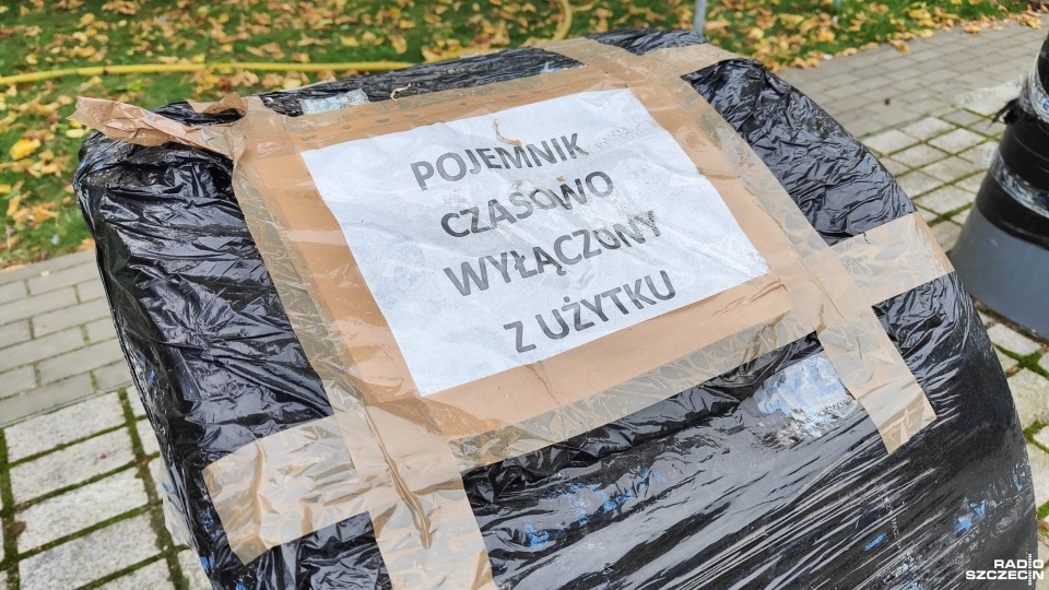 Podziemne pojemniki na śmieci w Kołobrzegu czekają na naprawę
