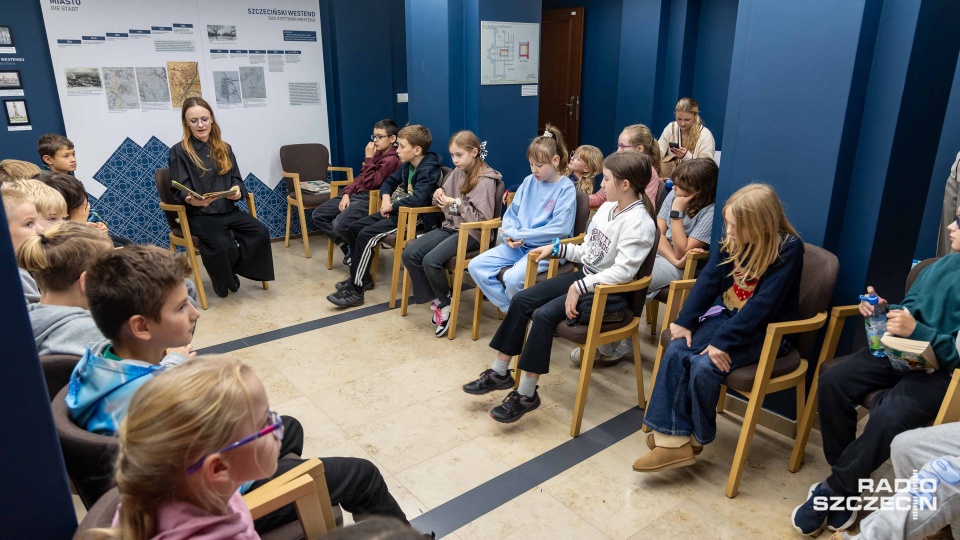 Młodzi ze Szczecina z odwiedzinami u poetki [ZDJĘCIA]