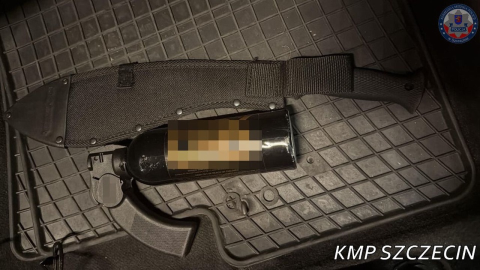 Biegał z maczetą i zaatakował ochroniarza gazem pieprzowym