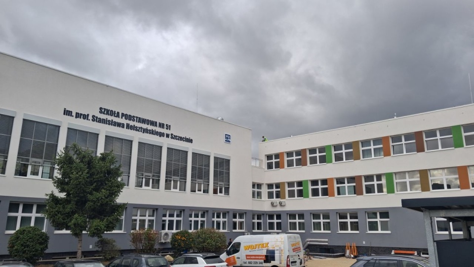 Pasowanie pierwszoklasistów w SP nr 51 bez obecności rodziców. "To wyglądało absurdalnie!"