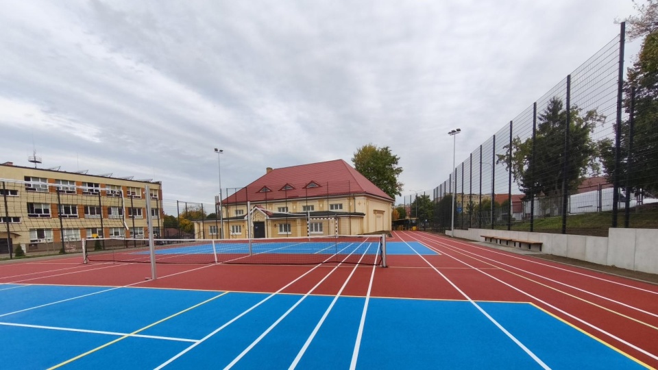 Boiska, bieżnia i skocznia. Nowy obiekt przy SP nr 1 w Połczynie-Zdroju