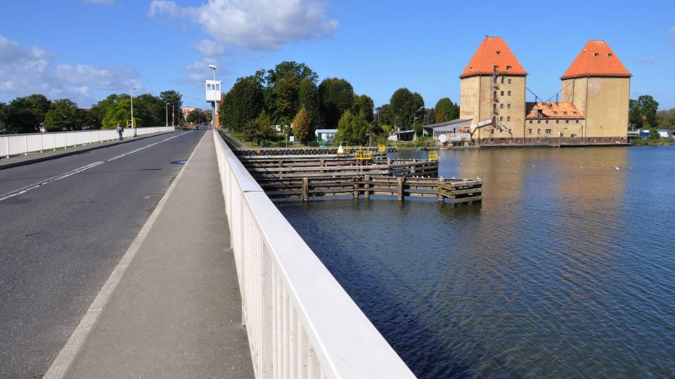 Burmistrz Wolina: wszędzie prosimy o pieniądze na remont mostu obrotowego
