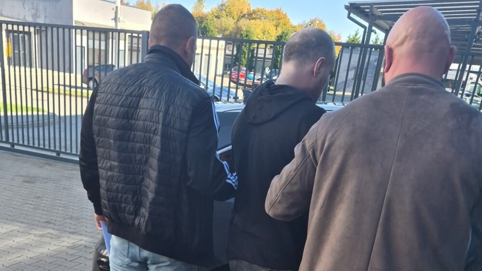 Zaczął uciekać na widok policjantów. Miał przy sobie ponad 7 kg narkotyków