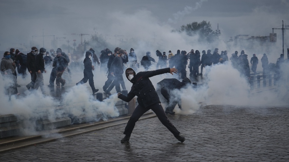 Ponad 1400 osób zatrzymanych podczas protestów we Francji